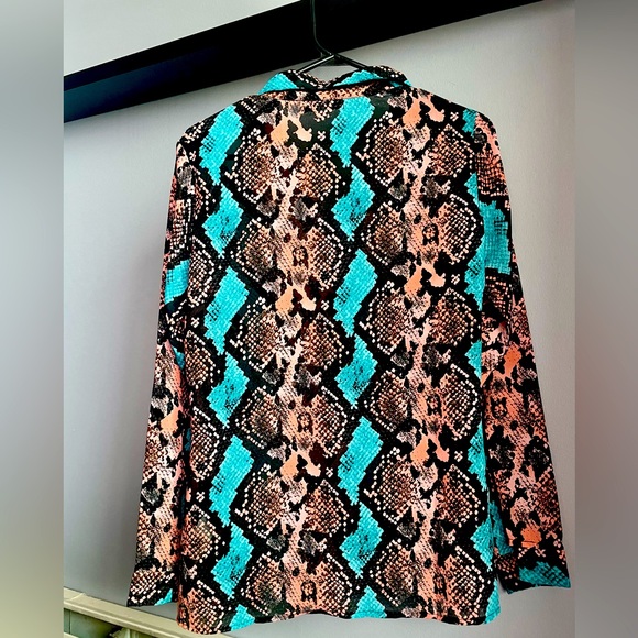 Boohoo Snake Print Blouse - Picture 2 of 2